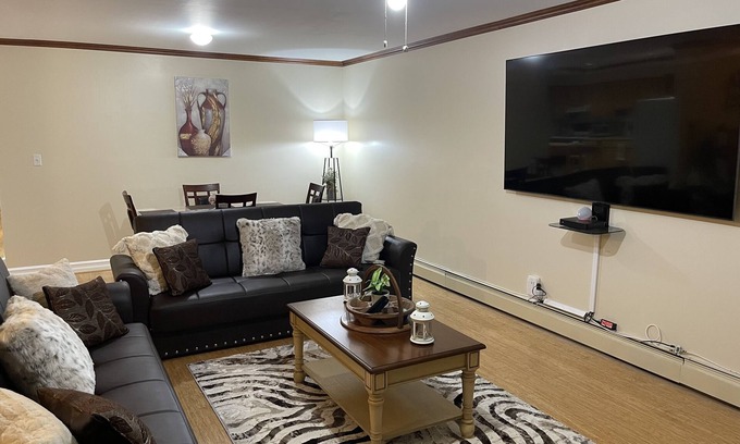 Queens House | MAGNIFICENT CHARM | IN THE HEART OF ROCKAWAY đ