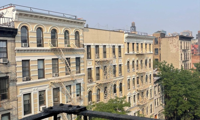 Ukrainian Village Apartment | Modern 1-bedroom apt in Bowery, New York with lots of natural light, WiFi, & AC