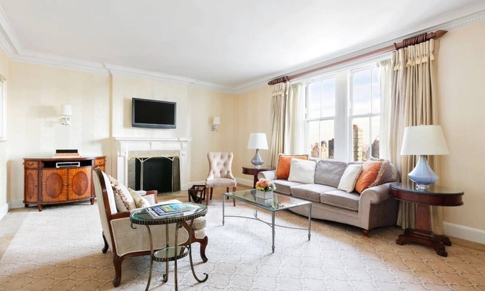 Central Park South Hotel | Premier One Bedroom King Suite, The Pierre, next to Central Park, Pets