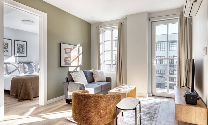 Vinegar Hill Apartment | Premium Dumbo 2BR w/W/D, Roof & Gym, nr TimeOut Building, by Blueground