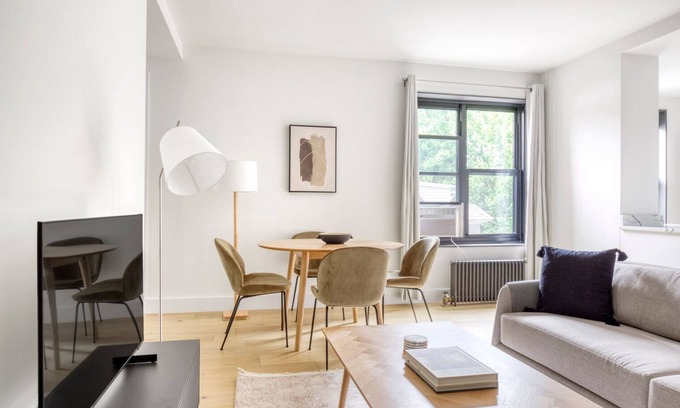 Brooklyn Heights Apartment | Trendy BK Heights 2BR w/W/D & Elevator, nr Promenade, by Blueground