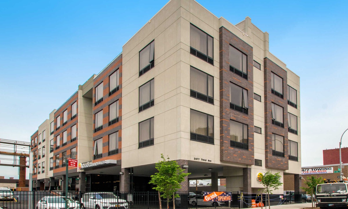 Mott Haven Hotel | Comfort Inn & Suites Near Stadium