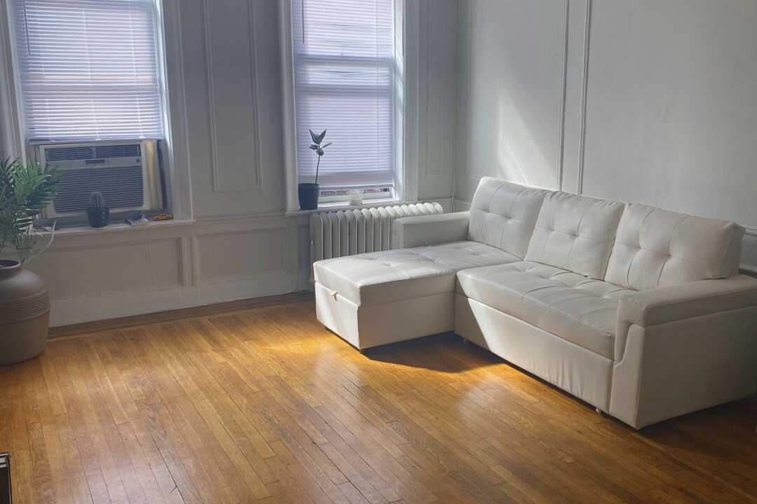 Murray Hill Apartment | cozy vintage apartment. 1 bedroom & very spacious