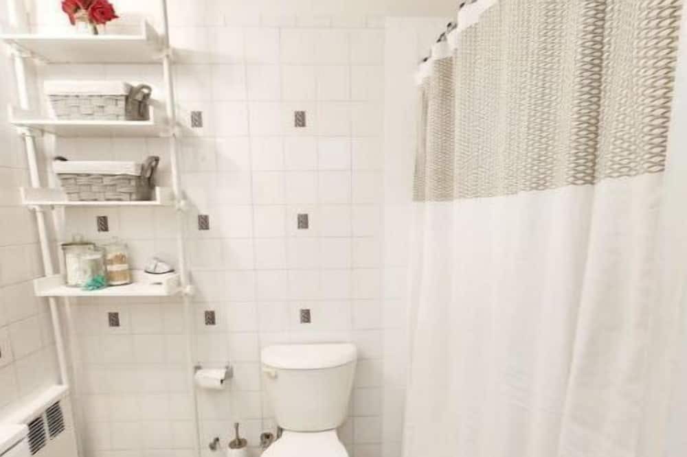 Photo of Bathroom in Canarsie