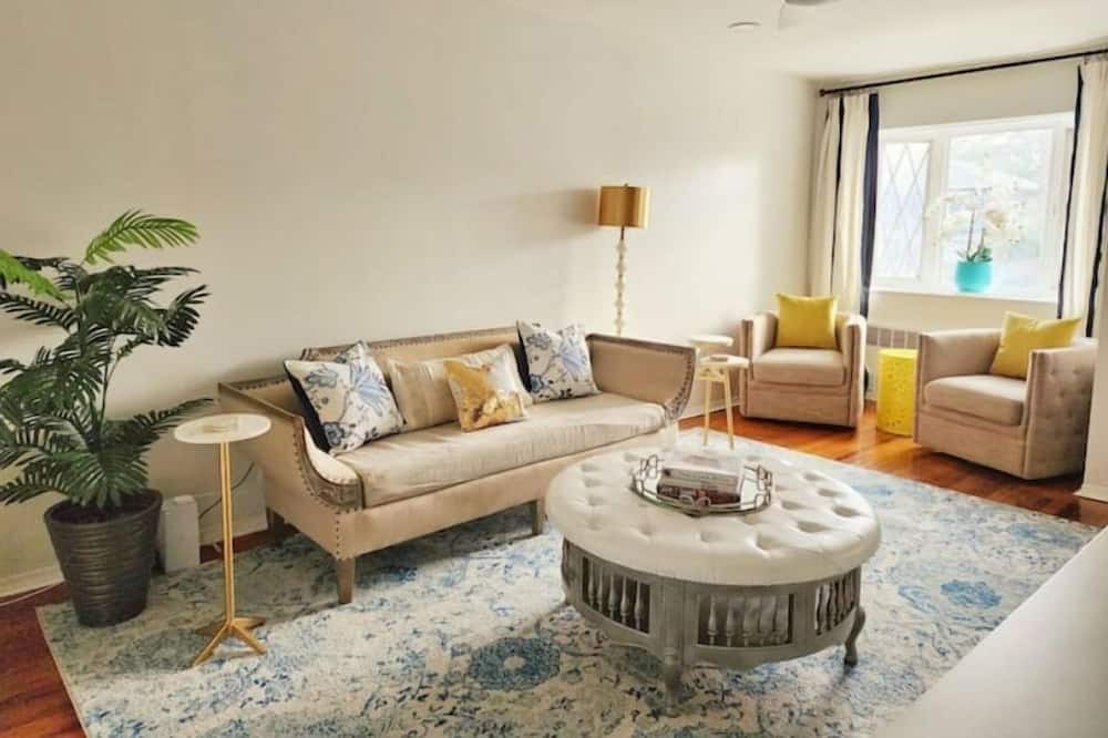 Photo of Livingroom in Canarsie