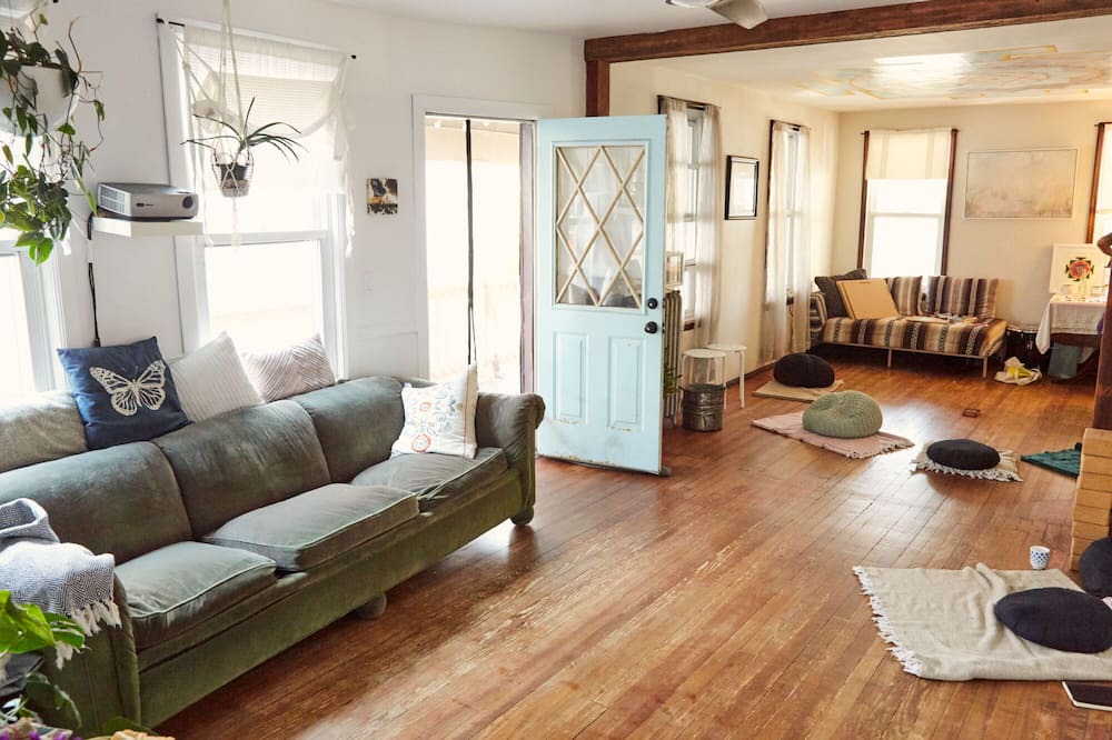 Photo of Livingroom in Queens