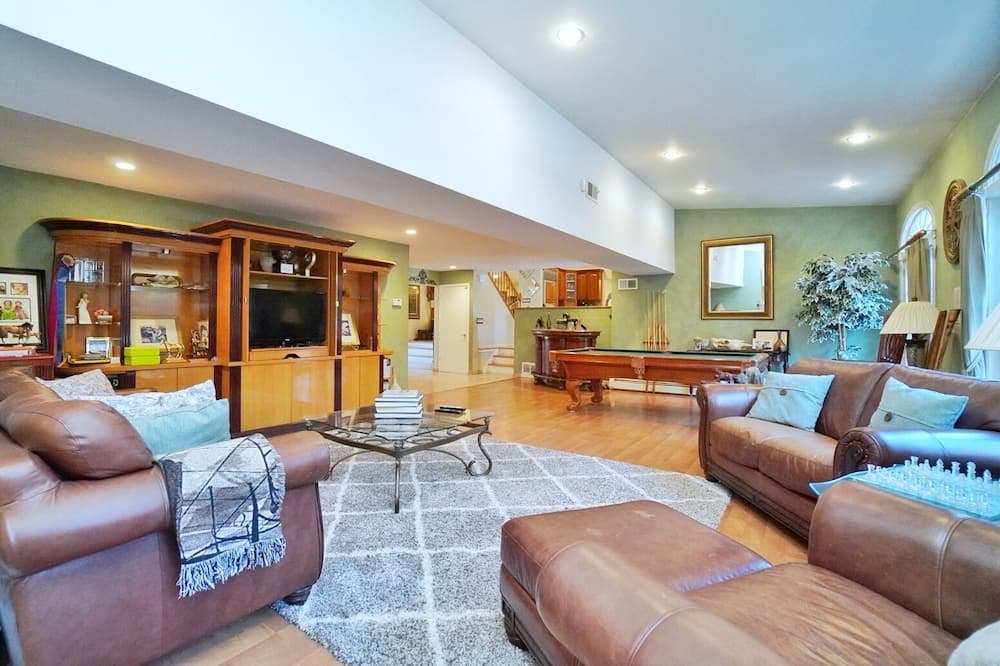 Photo of Livingroom in Todt Hill