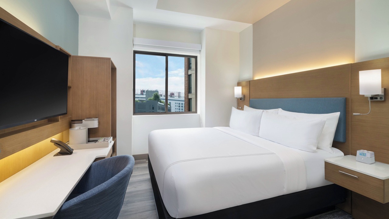 Photo of Bedroom in Hunters Point