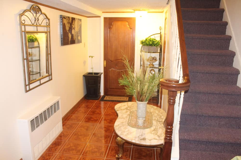 Photo of Livingroom in Canarsie