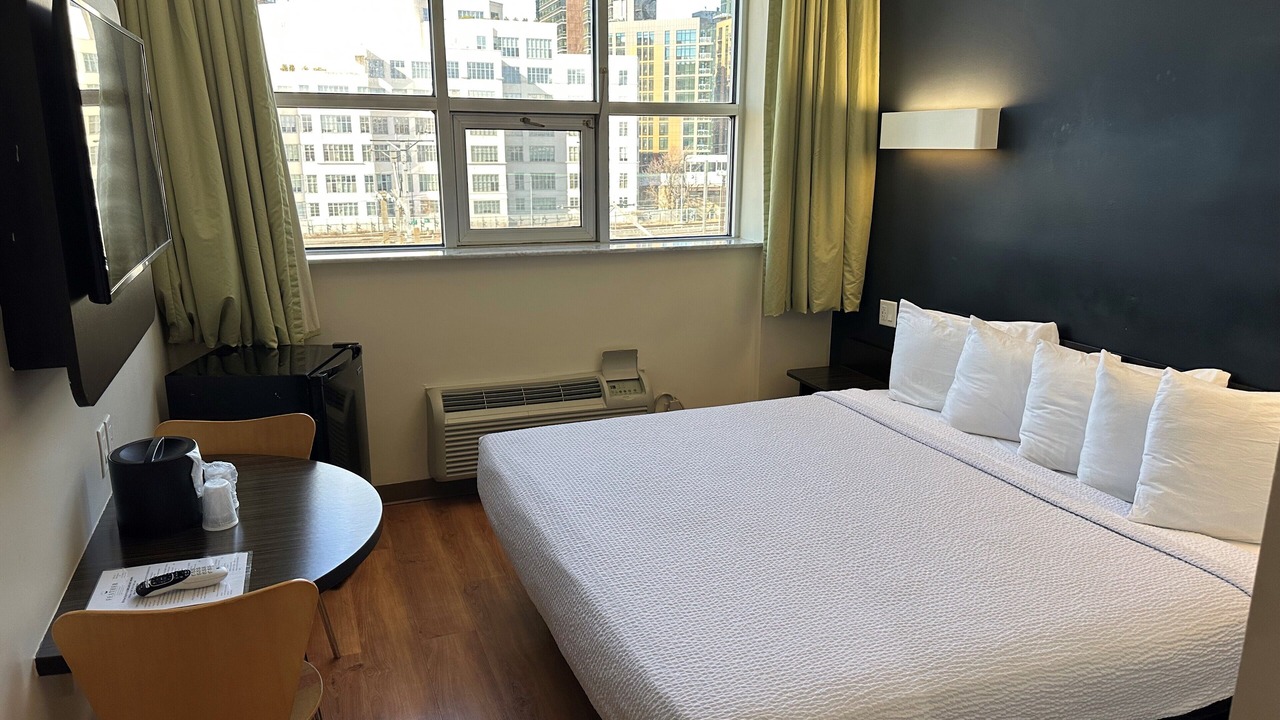Photo of Bedroom in Hunters Point