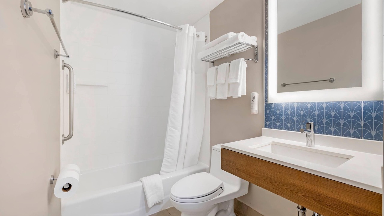 Photo of Bedroom in Travis - Chelsea