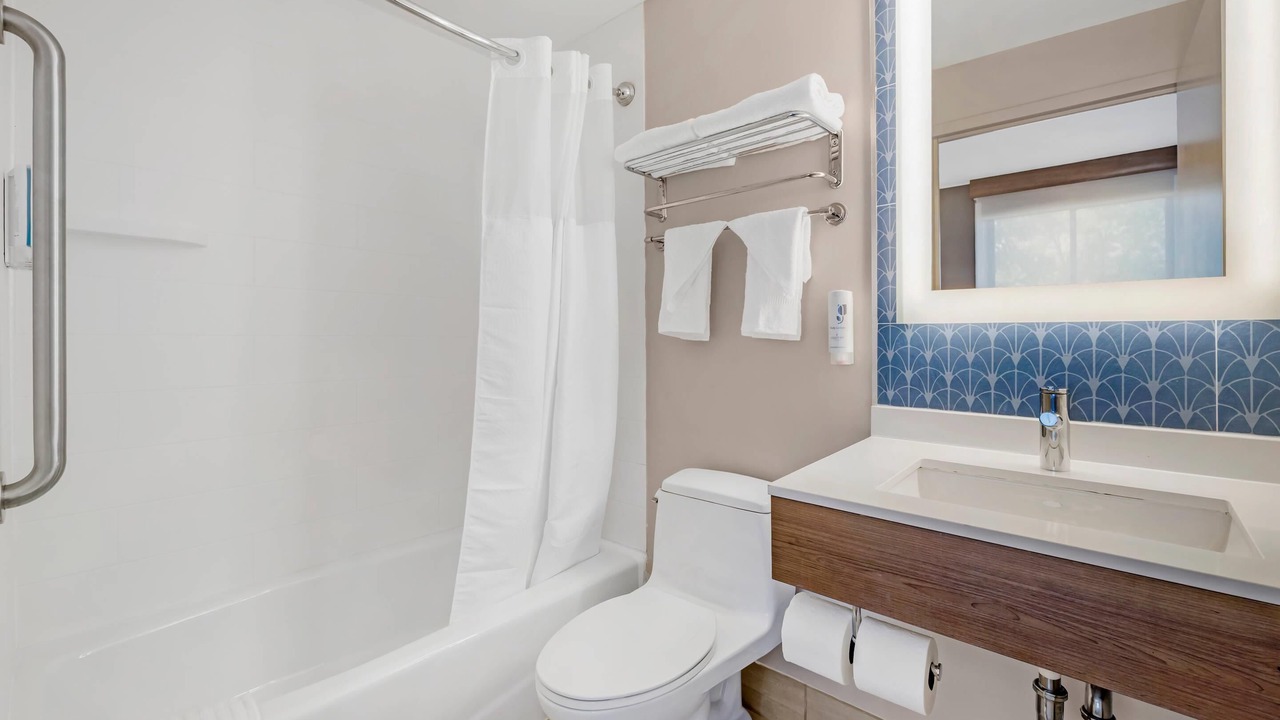 Photo of Bedroom in Travis - Chelsea