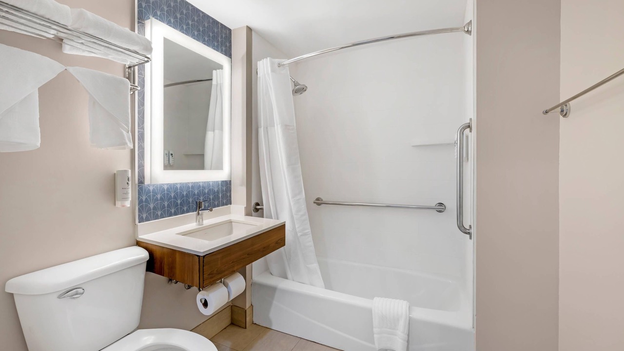Photo of Bedroom in Travis - Chelsea