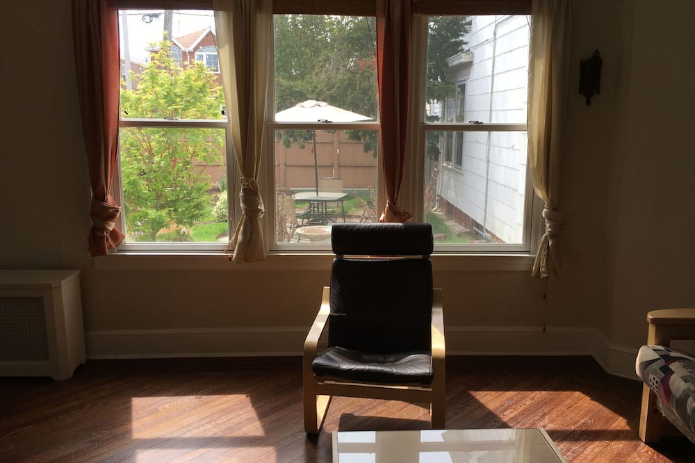Photo of Livingroom in Queens