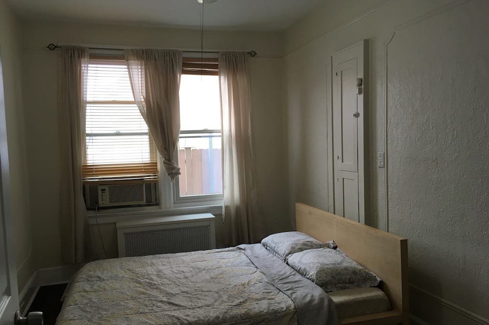 Photo of Bedroom in Queens