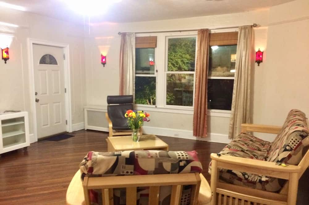 Photo of Livingroom in Queens