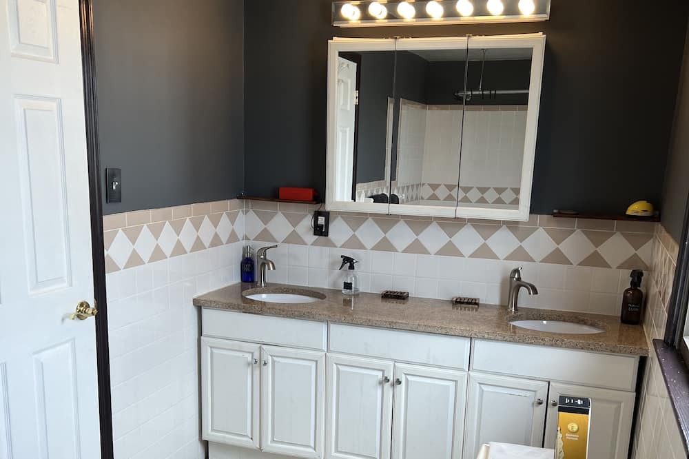 Photo of Bathroom in Broad Channel