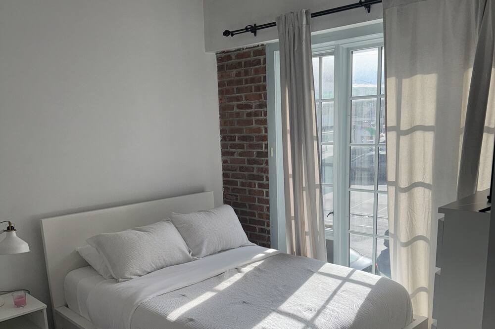 Photo of Bedroom in Bedford-Stuyvesant
