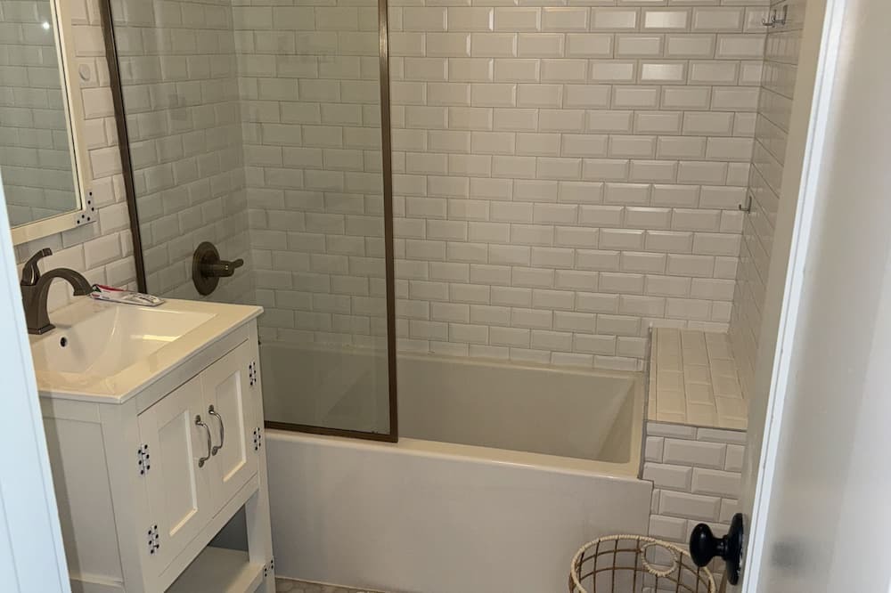 Photo of Bathroom in Bedford-Stuyvesant