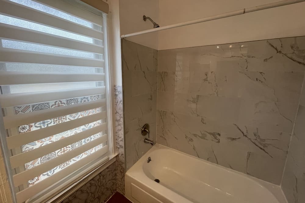 Photo of Bathroom in Auburndale