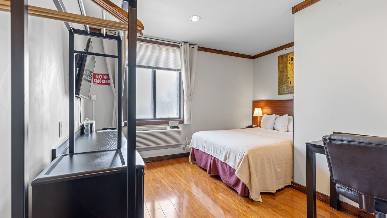 Photo of Bedroom in Hunters Point