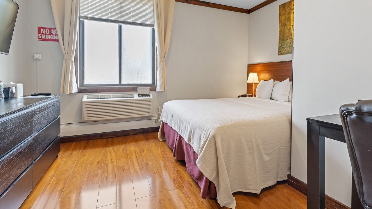 Photo of Bedroom in Hunters Point