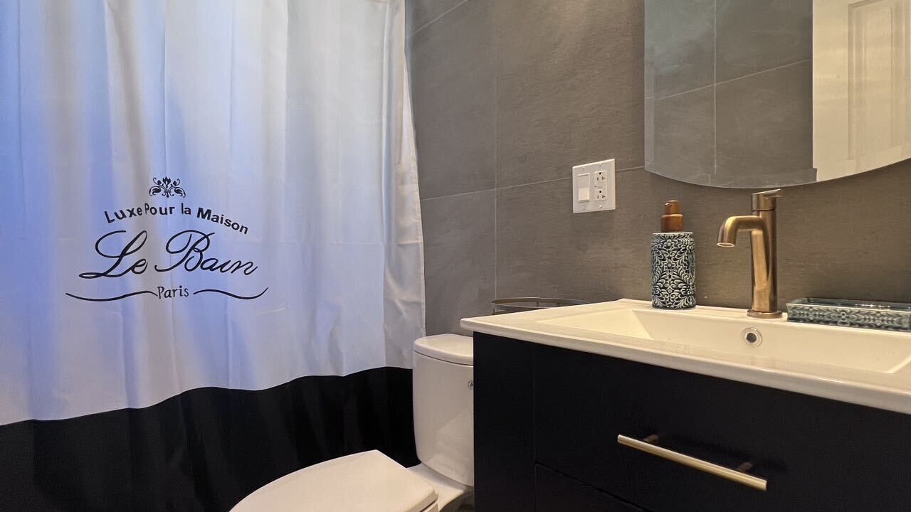 Photo of Bathroom in Auburndale