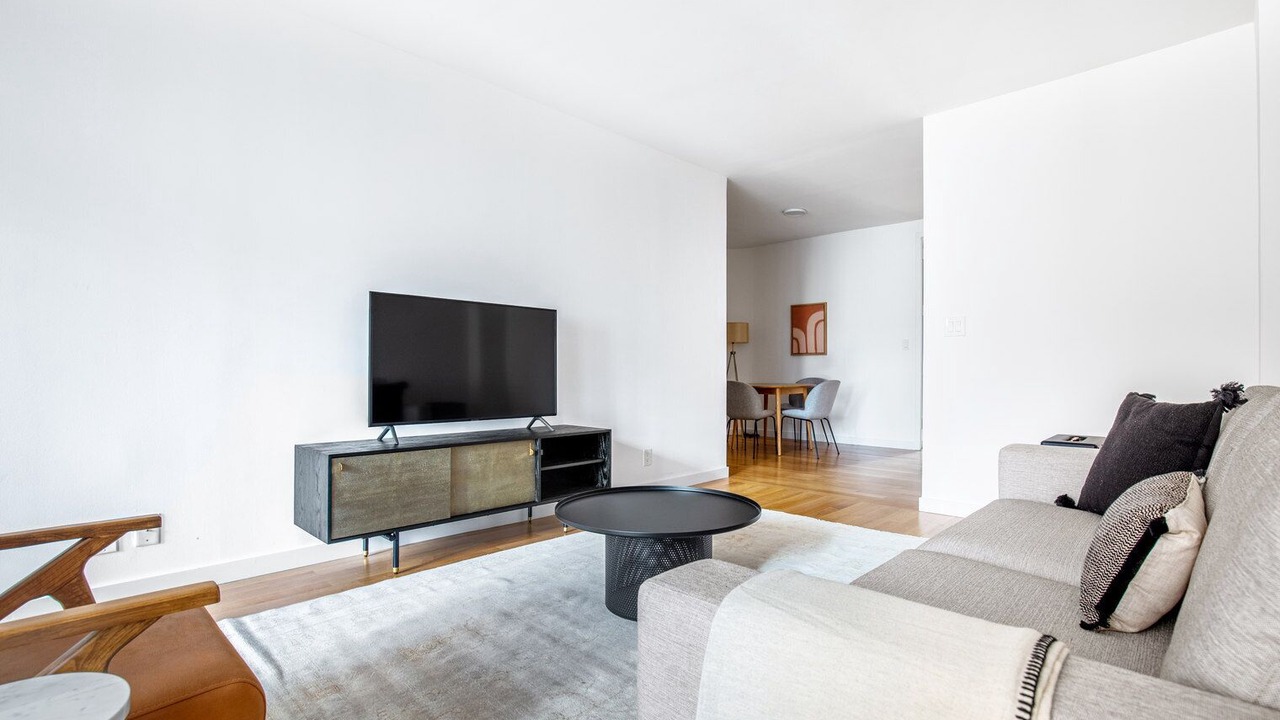 Photo of Livingroom in Sutton Place