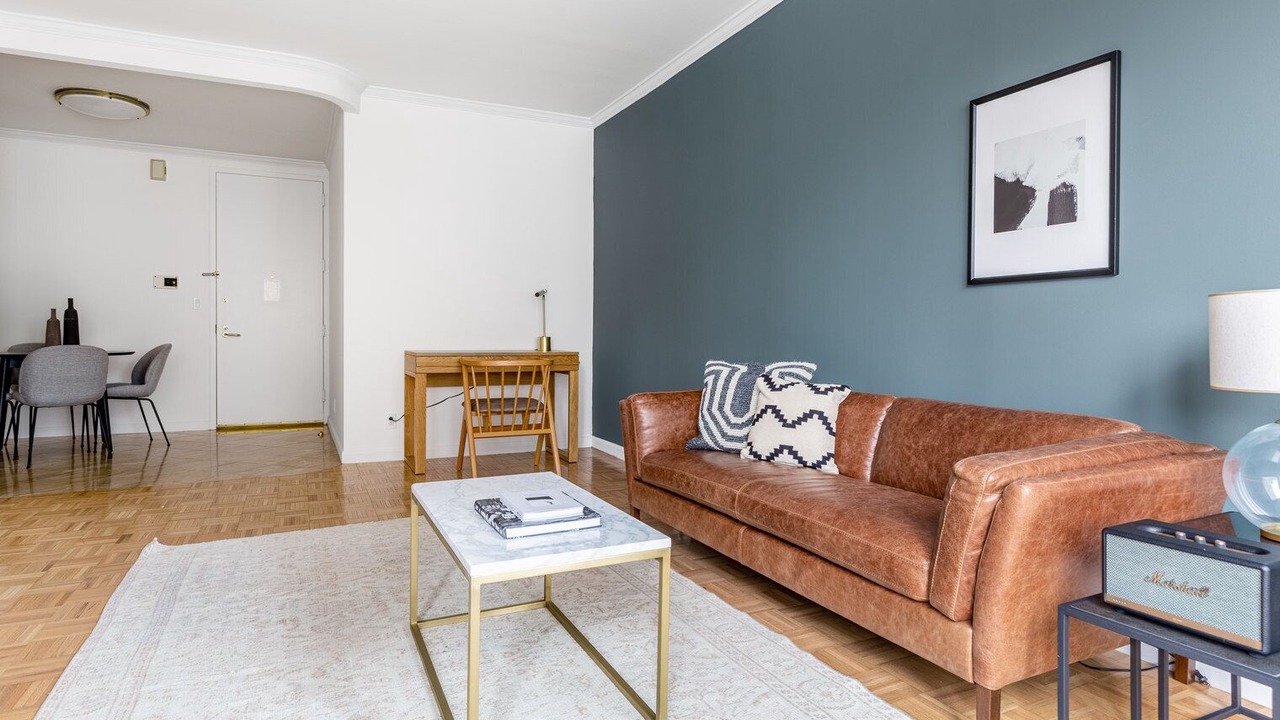 Photo of Livingroom in Sutton Place