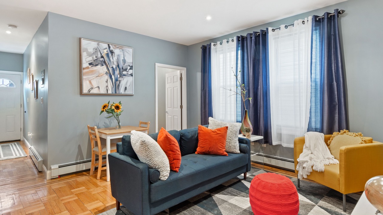 Photo of Livingroom in Pelham Bay