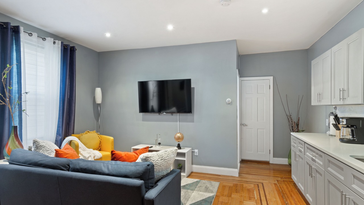 Photo of Livingroom in Pelham Bay