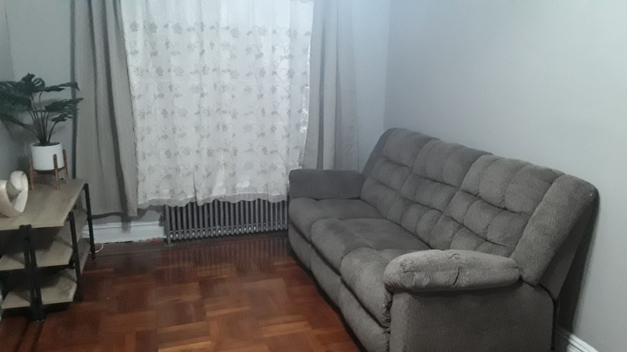 Photo of Livingroom in Pelham Gardens