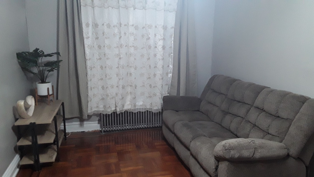 Photo of Livingroom in Pelham Gardens