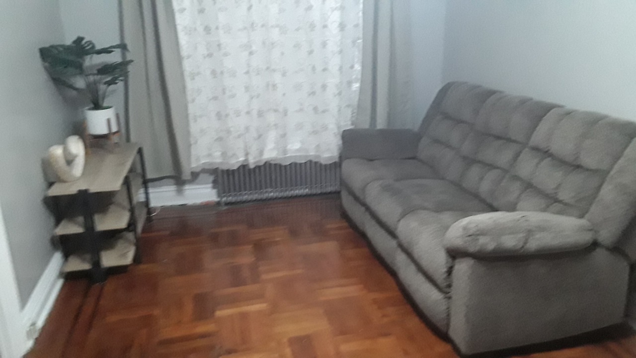 Photo of Livingroom in Pelham Gardens