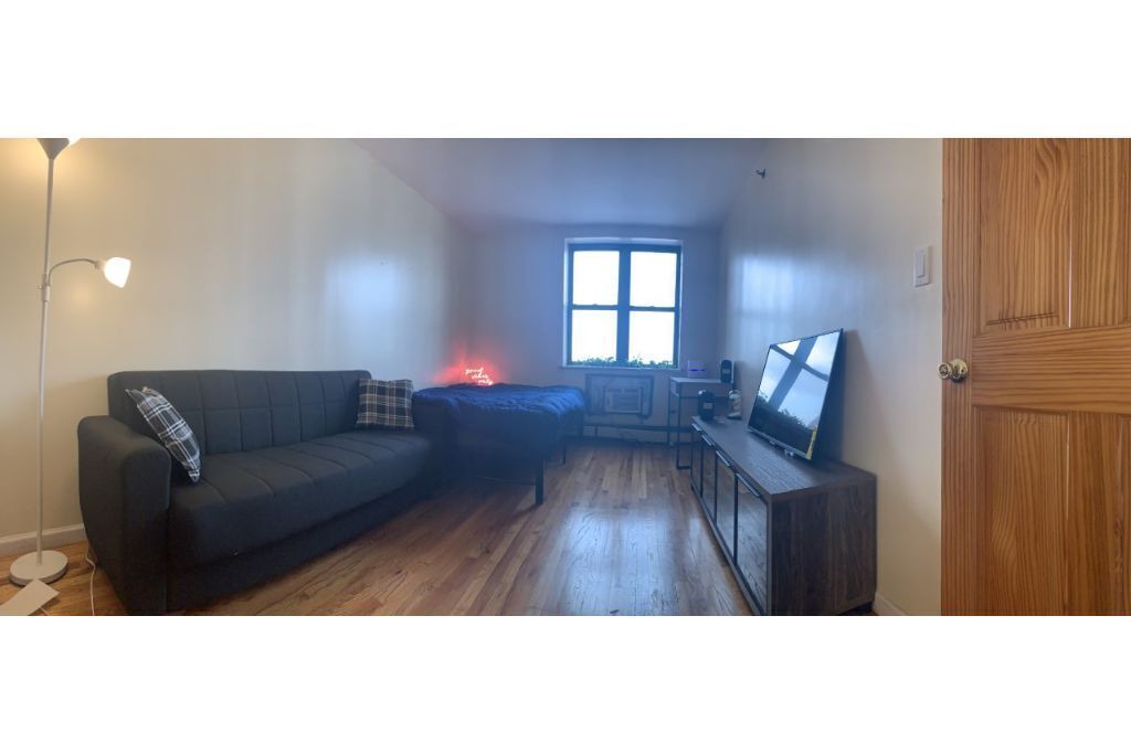 Photo of Livingroom in Queens