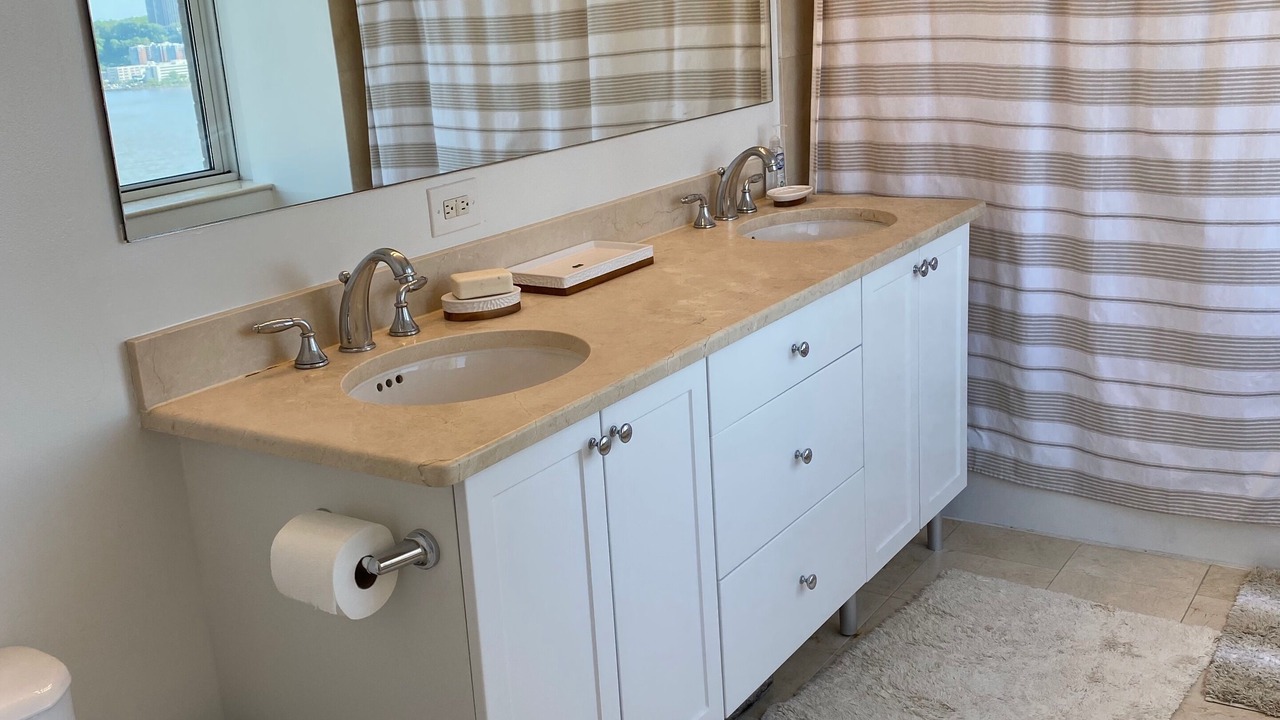 Photo of Bathroom in Lincoln Square