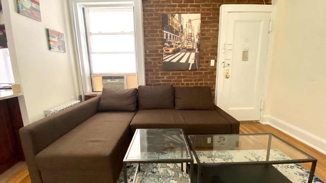 Photo of Livingroom in Ditmars Steinway