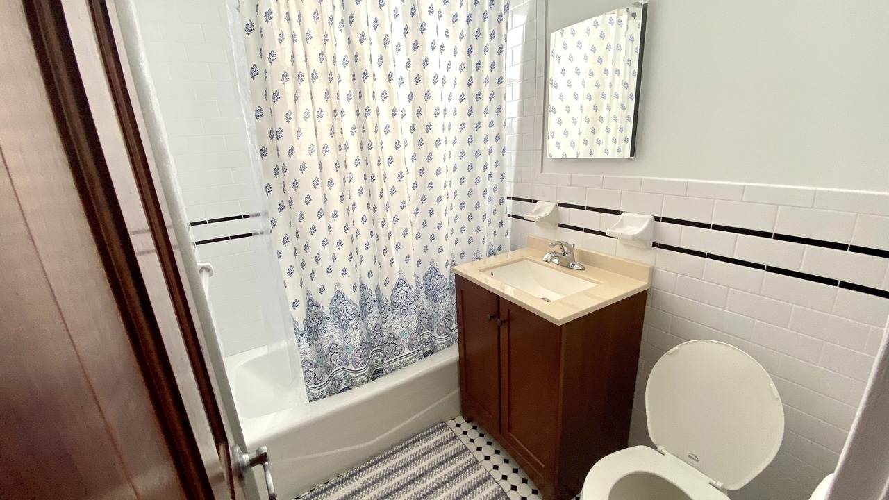 Photo of Bathroom in Ditmars Steinway