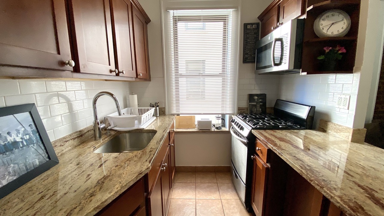 Photo of Kitchen in Ditmars Steinway