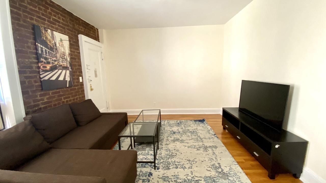 Photo of Livingroom in Ditmars Steinway