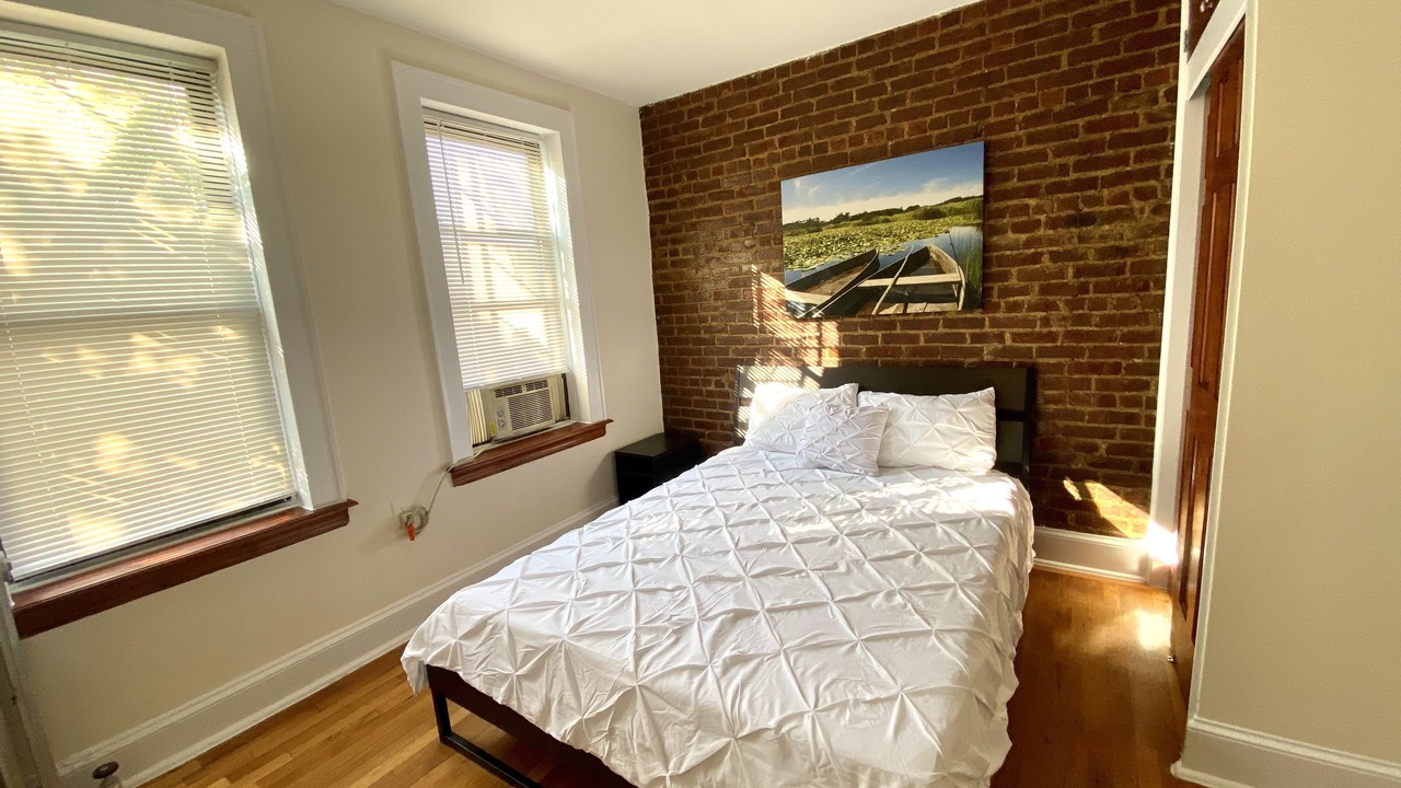 Photo of Bedroom in Ditmars Steinway