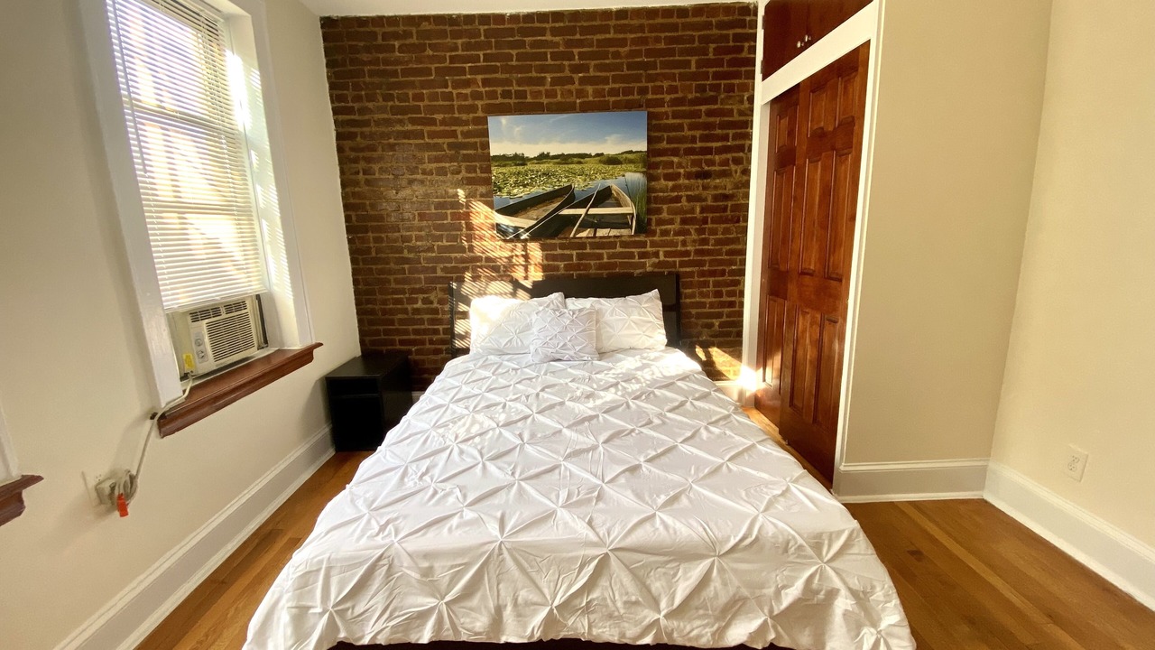 Photo of Bedroom in Ditmars Steinway