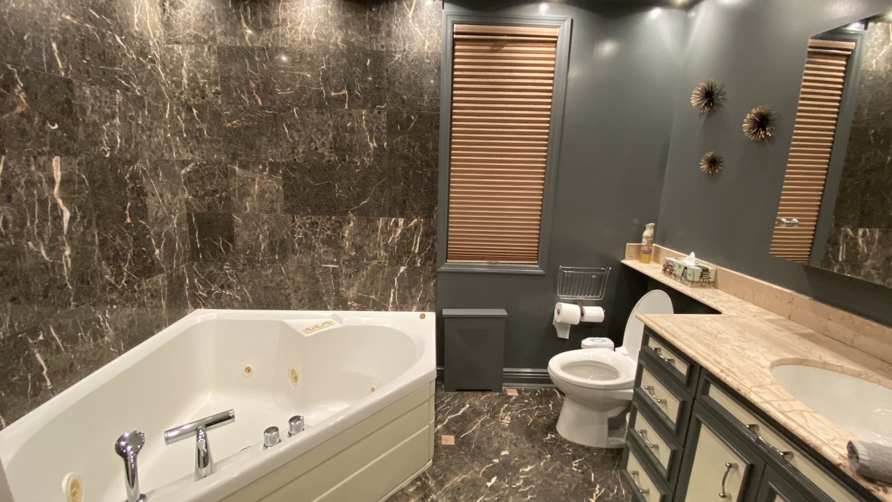 Photo of Bathroom in Astoria Heights