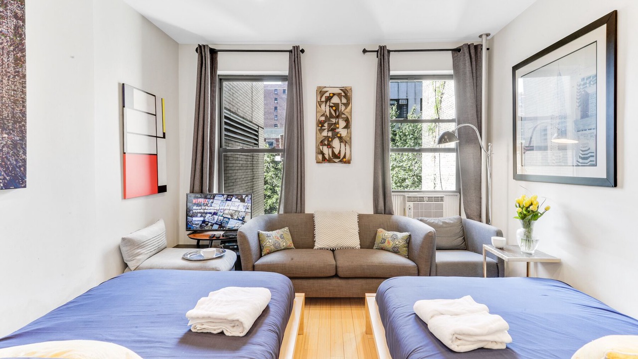 Photo of Livingroom in Midtown East