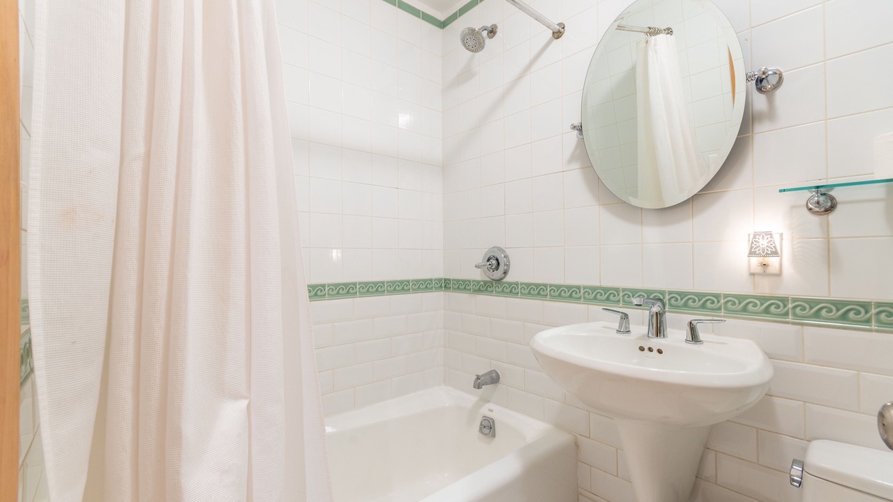 Photo of Bathroom in Central Park North