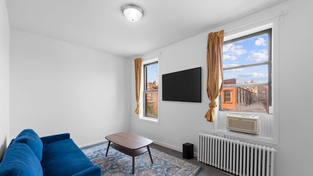 Photo of Livingroom in Ukrainian Village