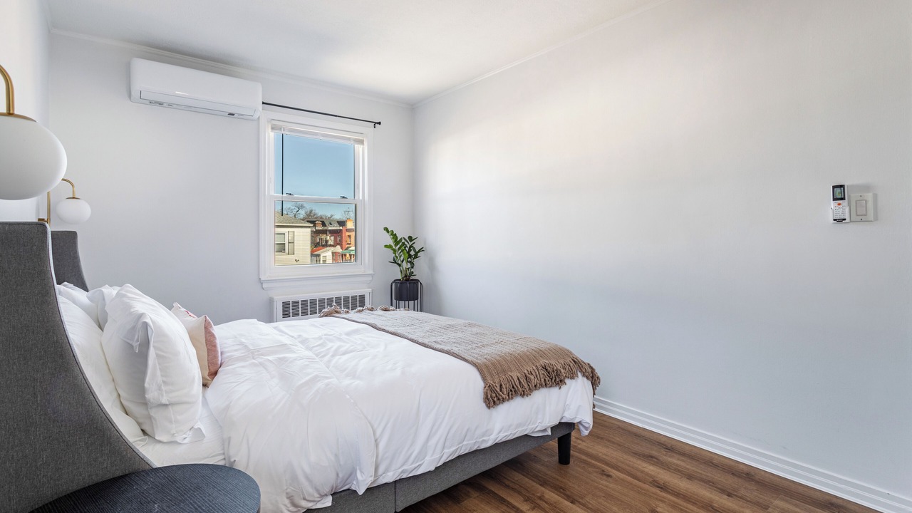 Photo of Bedroom in Kew Gardens Hills