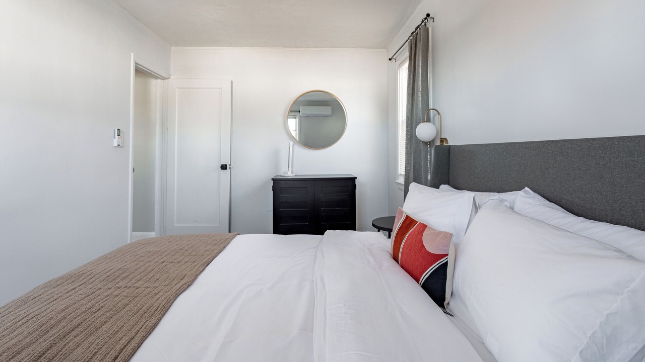Photo of Bedroom in Kew Gardens Hills