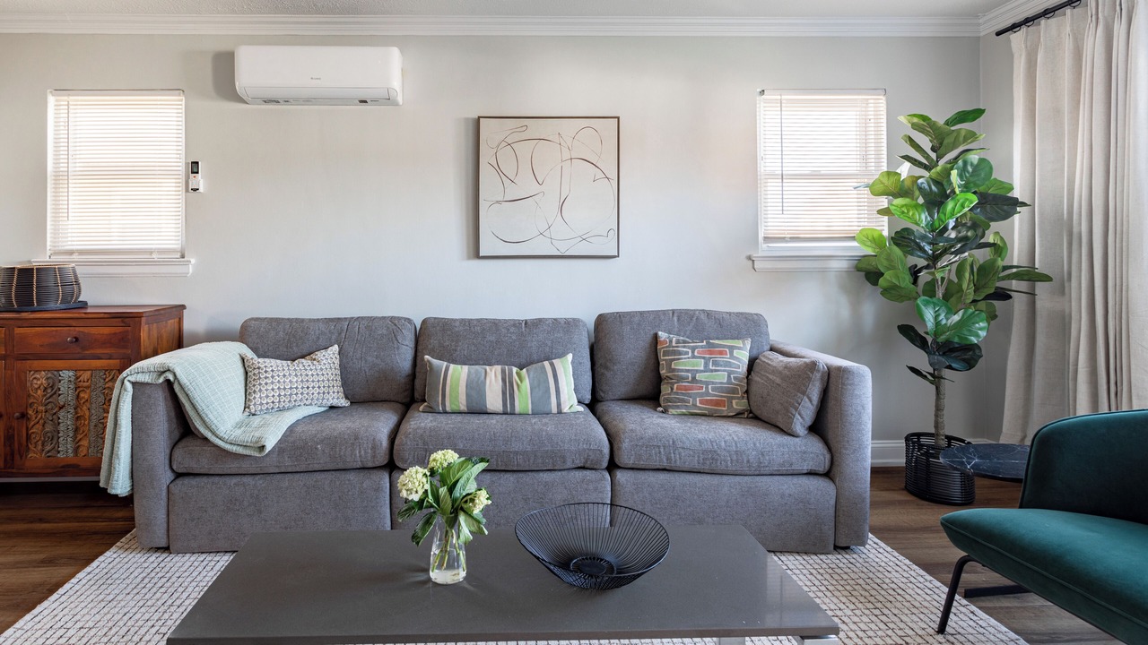 Photo of Livingroom in Kew Gardens Hills