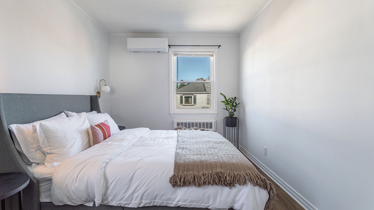 Photo of Bedroom in Kew Gardens Hills